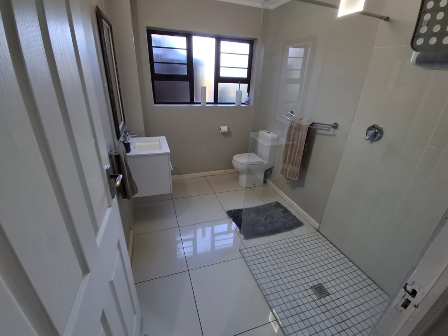5 Bedroom Property for Sale in Nahoon Eastern Cape